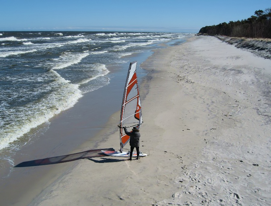 Soce, wiatr, morze, zatoka i plaa, czyli windsurfing i kitesurfing na Pwyspie Helskim