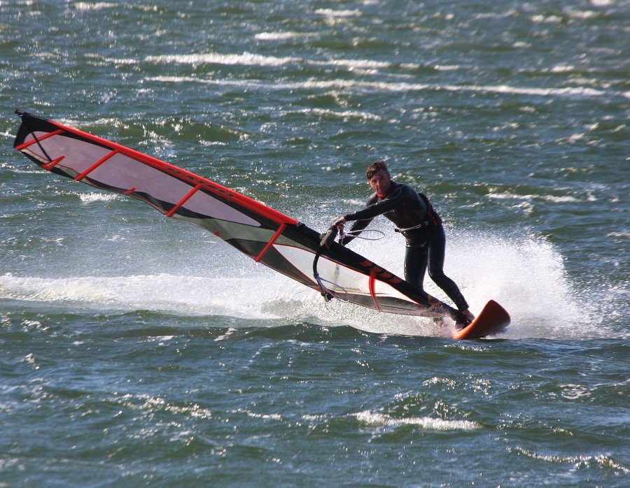 Soce, wiatr i woda, czyli windsurfing i kitesurfing na Pwyspie Helskim