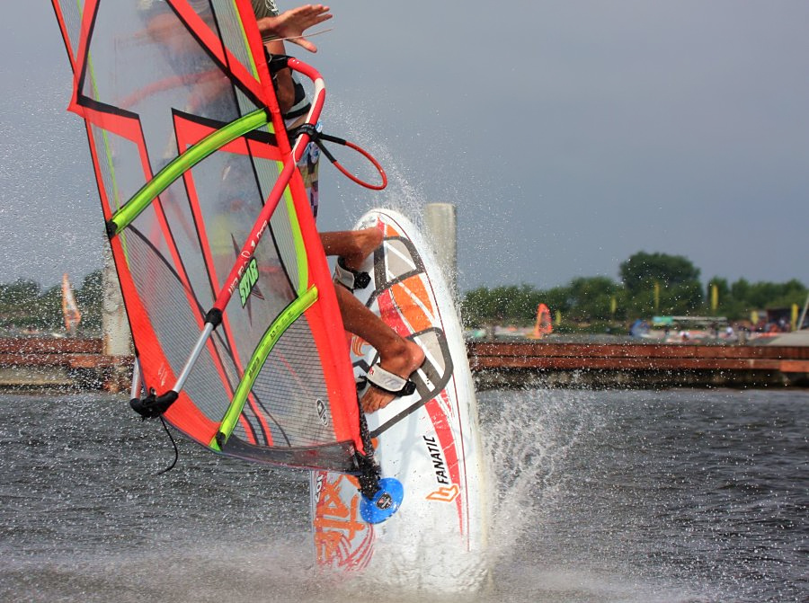 Kitesurfing i windsurfing, czyli 21.08.2012 obok OW AUGUSTYNA w Jastarni na Pwyspie Helskim