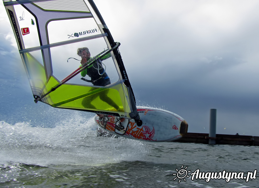 Hawaje, czyli windsurfing i kitesurfing 14.08.2013 w Jastarni na Pwyspie Helskim