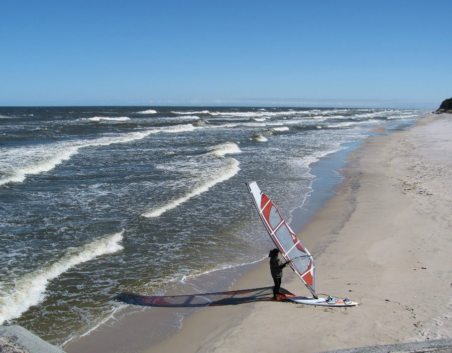 Soce, wiatr, morze, zatoka i plaa, czyli windsurfing i kitesurfing na Pwyspie Helskim