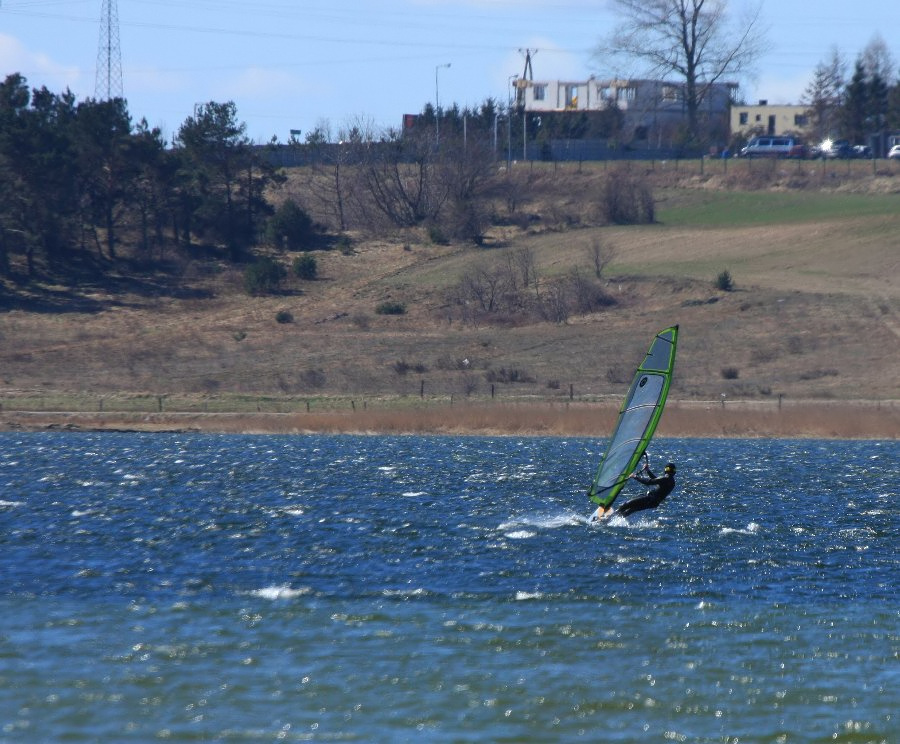 Soce, wiatr, morze, zatoka i plaa, czyli windsurfing i kitesurfing na Pwyspie Helskim