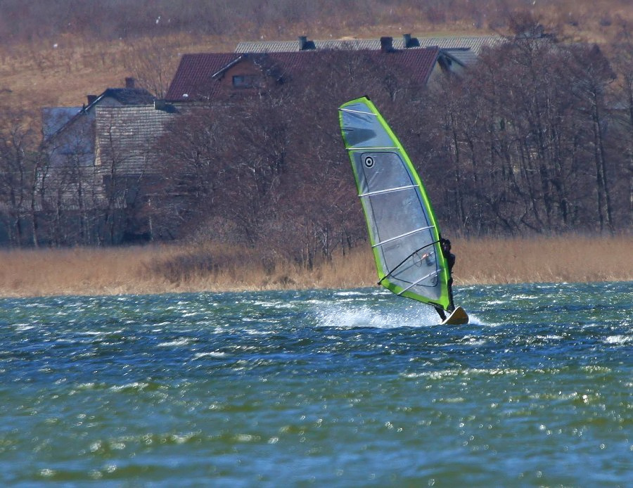 Soce, wiatr, morze, zatoka i plaa, czyli windsurfing i kitesurfing na Pwyspie Helskim