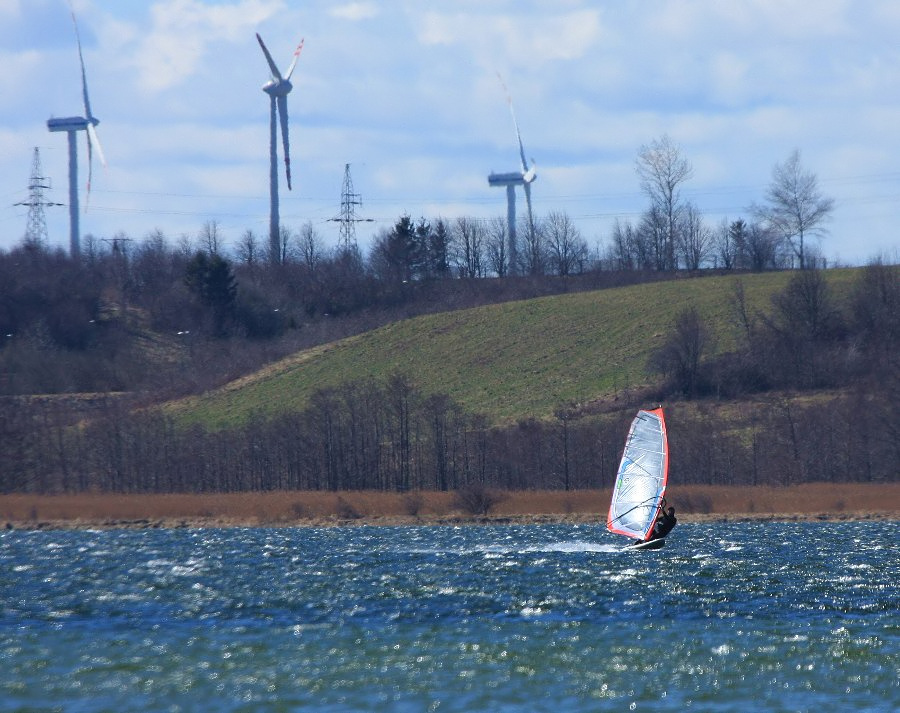 Soce, wiatr, morze, zatoka i plaa, czyli windsurfing i kitesurfing na Pwyspie Helskim