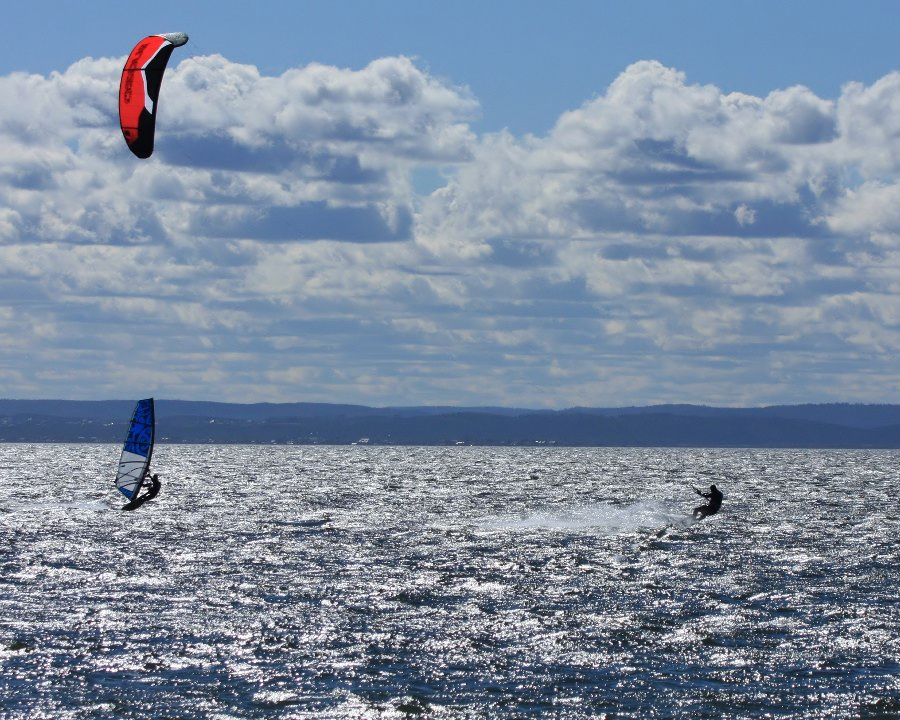 Soce, wiatr, morze, zatoka i plaa, czyli windsurfing i kitesurfing na Pwyspie Helskim