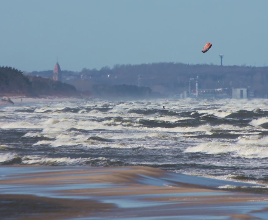 Soce, wiatr, morze, zatoka i plaa, czyli windsurfing i kitesurfing na Pwyspie Helskim