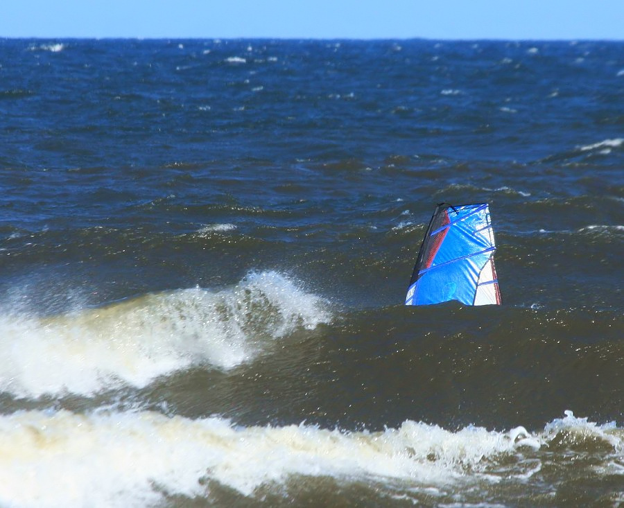 Soce, wiatr, morze, zatoka i plaa, czyli windsurfing i kitesurfing na Pwyspie Helskim