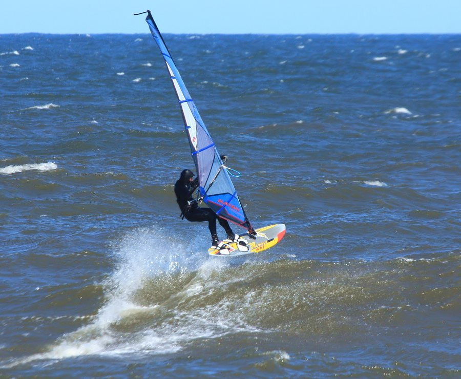 Soce, wiatr, morze, zatoka i plaa, czyli windsurfing i kitesurfing na Pwyspie Helskim