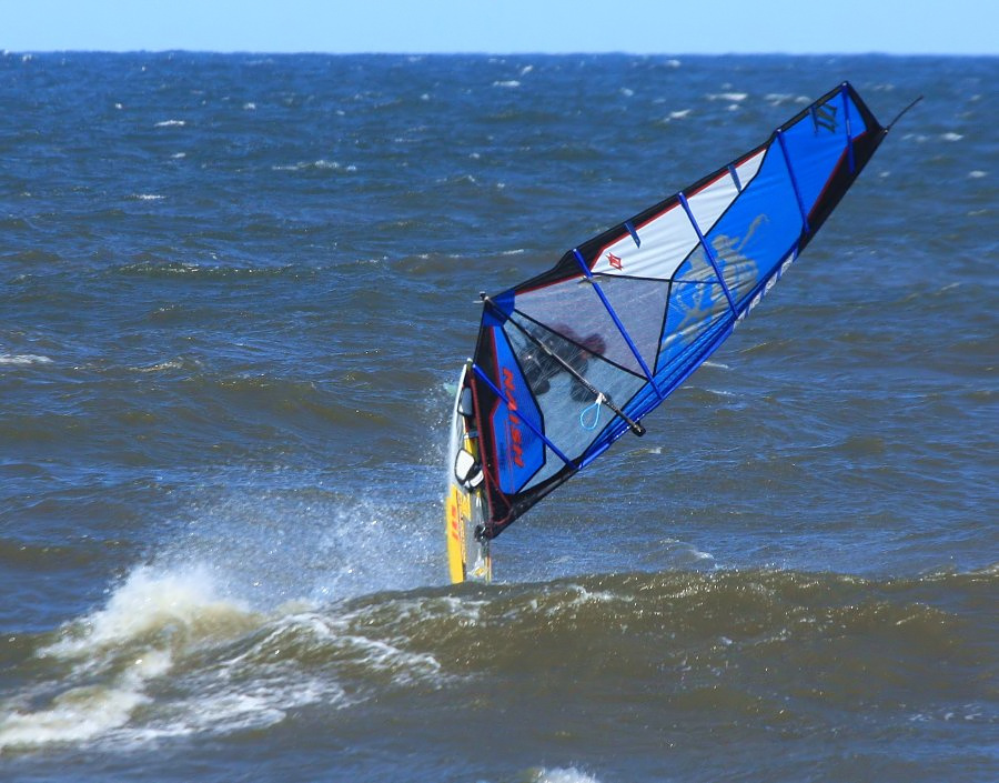 Soce, wiatr, morze, zatoka i plaa, czyli windsurfing i kitesurfing na Pwyspie Helskim