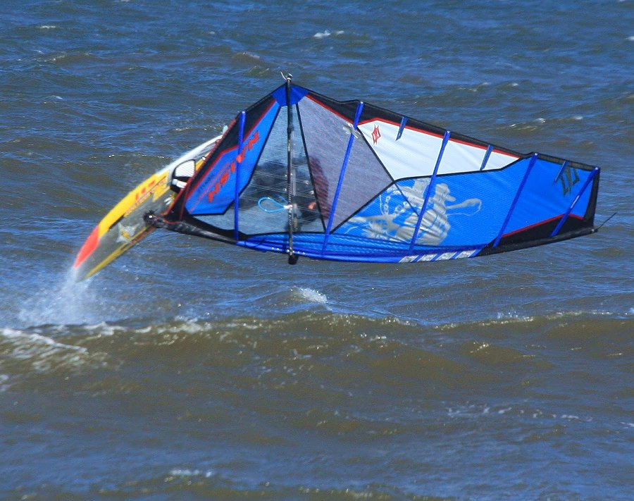 Soce, wiatr, morze, zatoka i plaa, czyli windsurfing i kitesurfing na Pwyspie Helskim