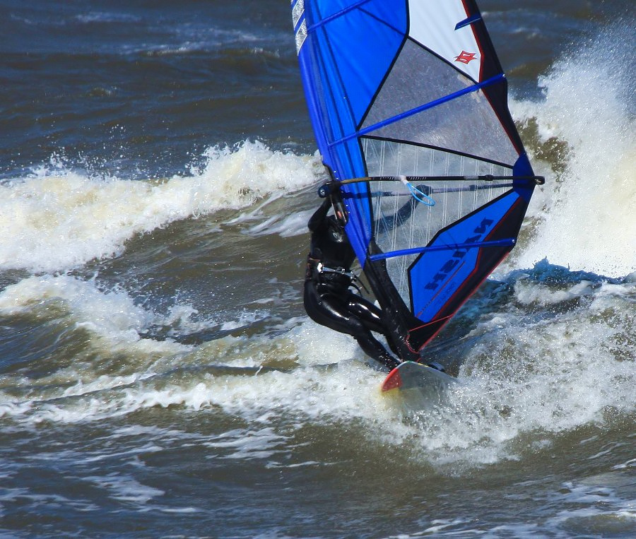 Soce, wiatr, morze, zatoka i plaa, czyli windsurfing i kitesurfing na Pwyspie Helskim