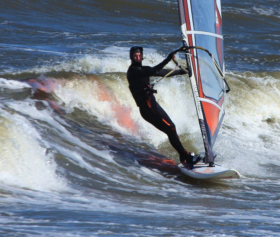 Soce, wiatr, morze, zatoka i plaa, czyli windsurfing i kitesurfing na Pwyspie Helskim