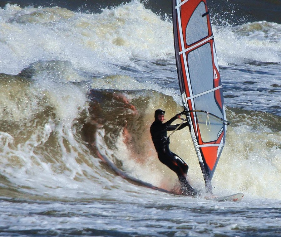 Soce, wiatr, morze, zatoka i plaa, czyli windsurfing i kitesurfing na Pwyspie Helskim