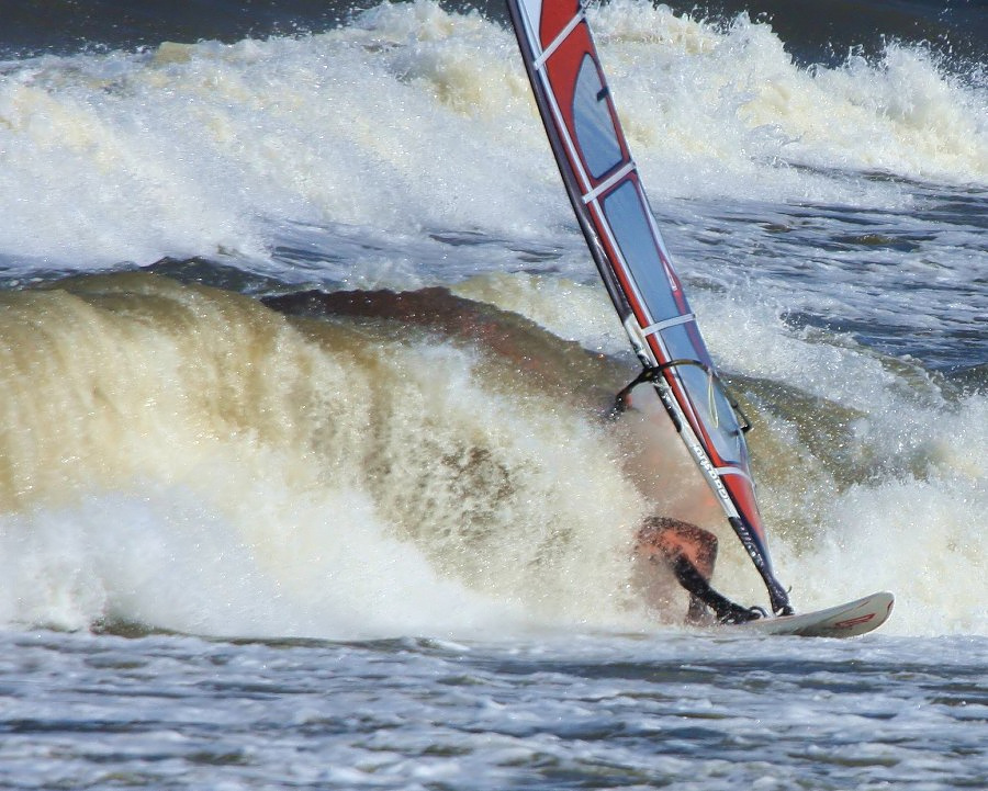 Soce, wiatr, morze, zatoka i plaa, czyli windsurfing i kitesurfing na Pwyspie Helskim