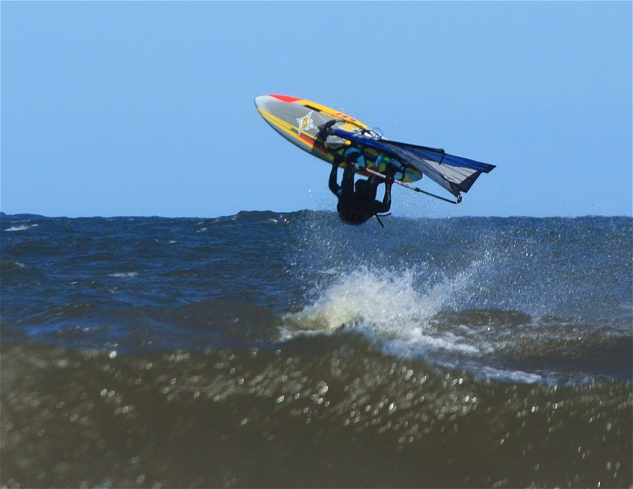 Soce, wiatr, morze, zatoka i plaa, czyli windsurfing i kitesurfing na Pwyspie Helskim