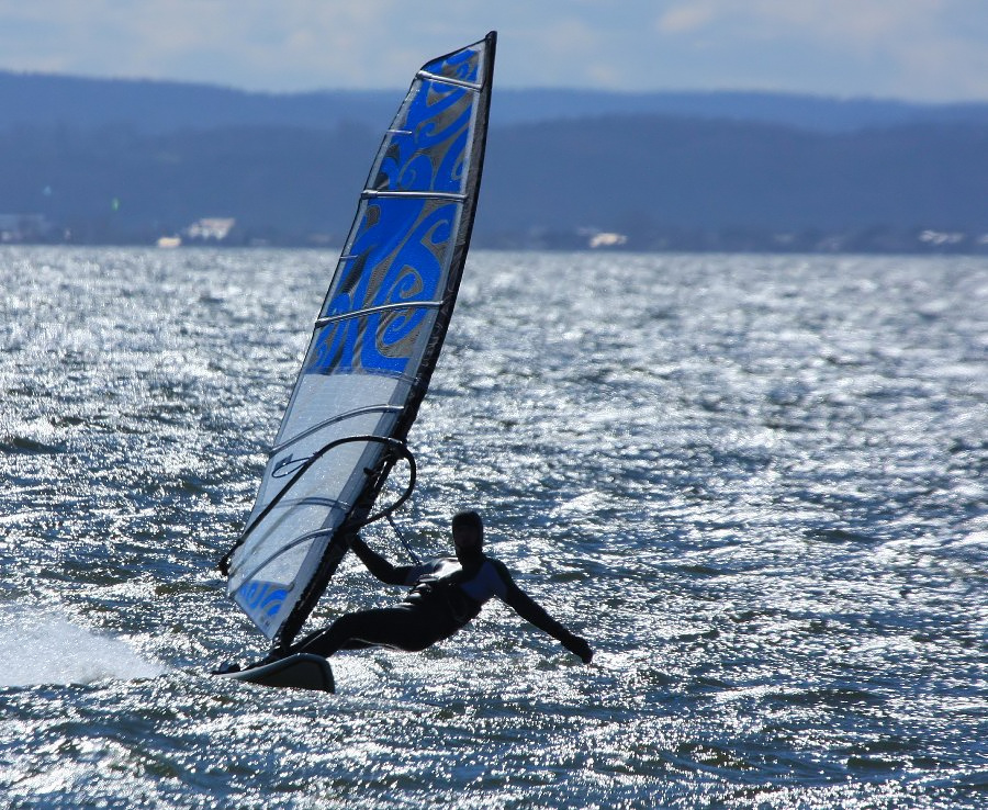 Soce, wiatr, morze, zatoka i plaa, czyli windsurfing i kitesurfing na Pwyspie Helskim