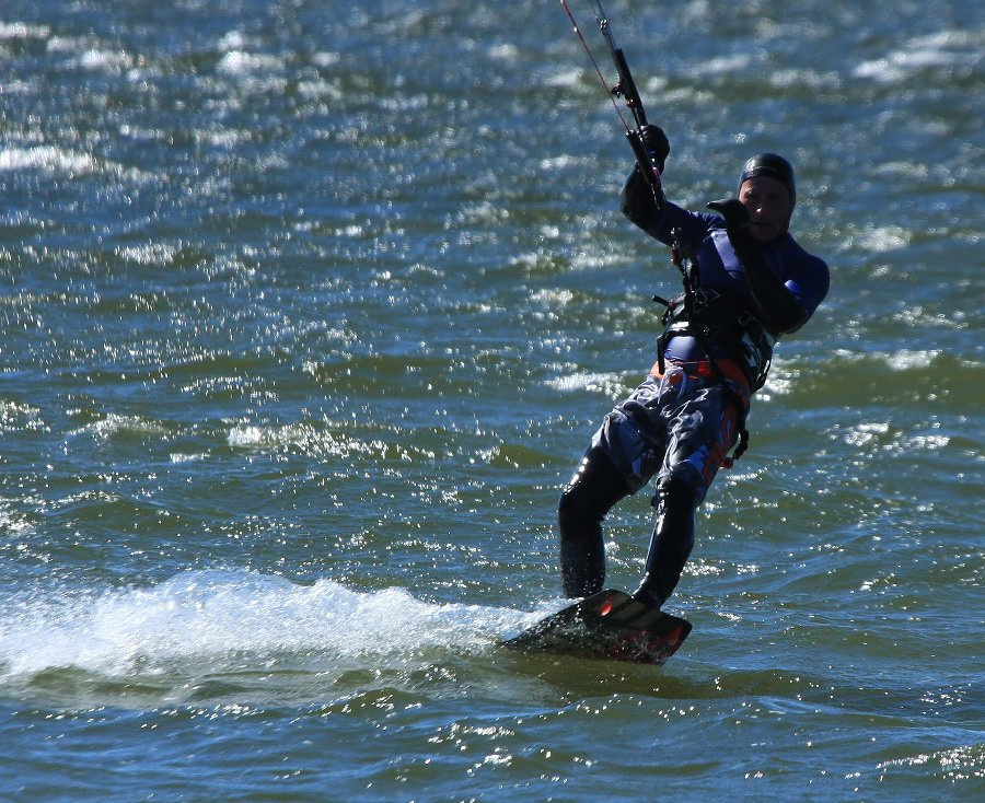 Soce, wiatr, morze, zatoka i plaa, czyli windsurfing i kitesurfing na Pwyspie Helskim