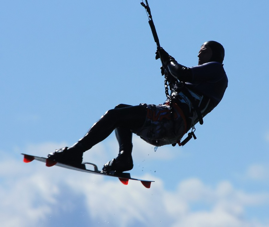 Soce, wiatr, morze, zatoka i plaa, czyli windsurfing i kitesurfing na Pwyspie Helskim