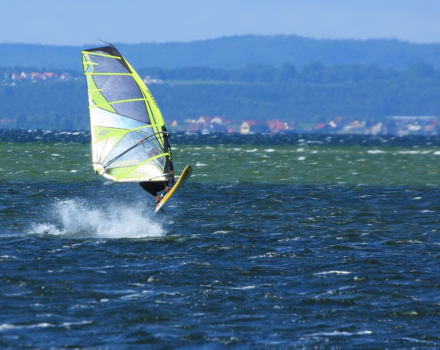 Soce, wiatr, morze, zatoka i plaa, czyli windsurfing i kitesurfing na Pwyspie Helskim