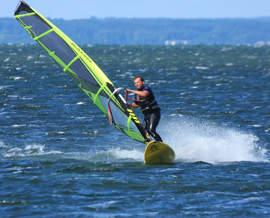 Soce, wiatr, morze, zatoka i plaa, czyli windsurfing i kitesurfing na Pwyspie Helskim