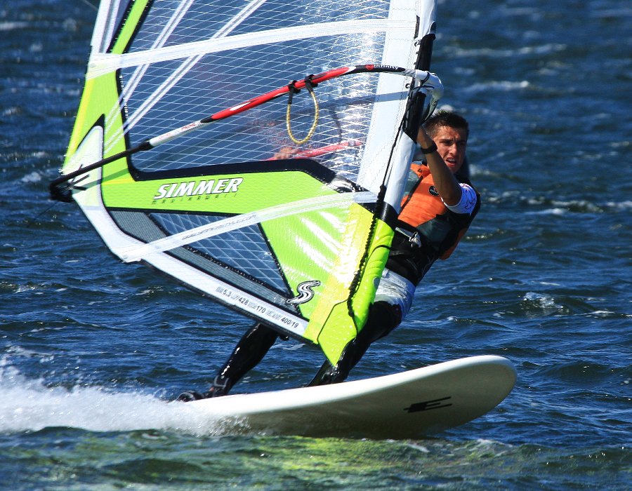 Soce, wiatr, morze, zatoka i plaa, czyli windsurfing i kitesurfing na Pwyspie Helskim