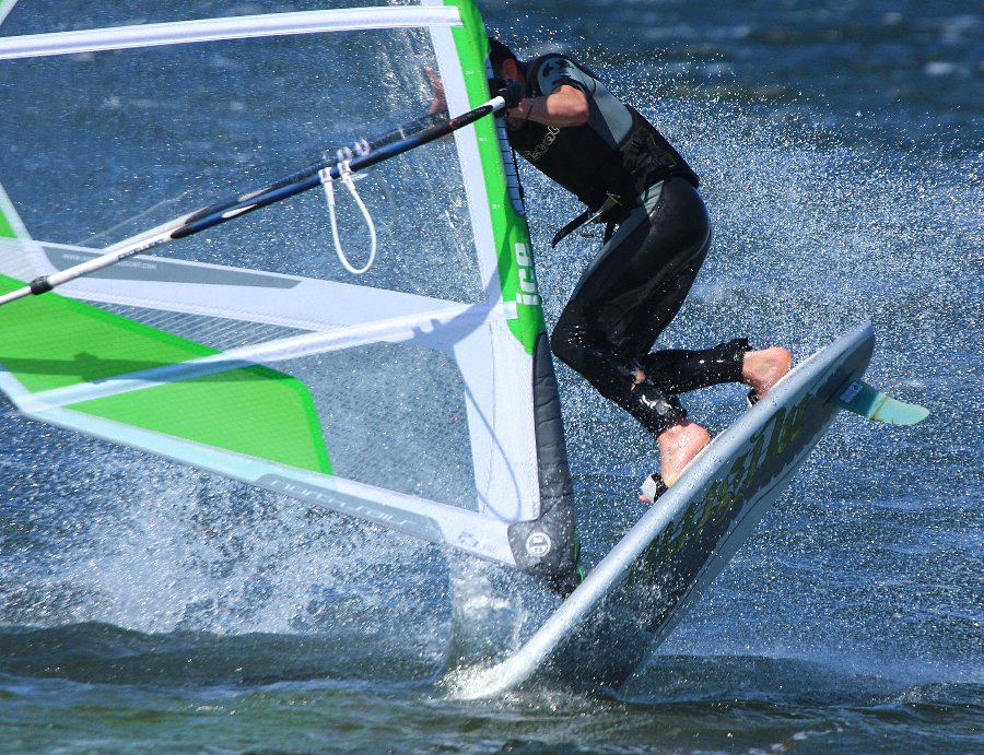 Soce, wiatr, morze, zatoka i plaa, czyli windsurfing i kitesurfing na Pwyspie Helskim