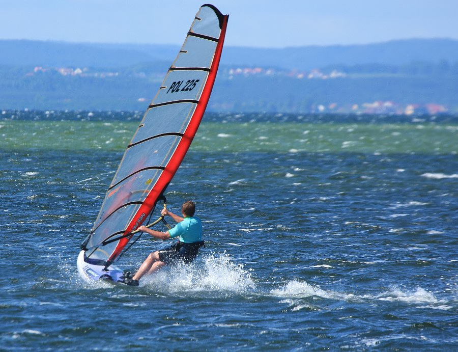 Soce, wiatr, morze, zatoka i plaa, czyli windsurfing i kitesurfing na Pwyspie Helskim