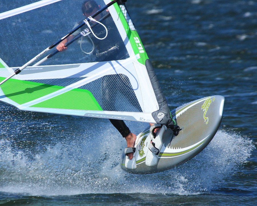 Soce, wiatr, morze, zatoka i plaa, czyli windsurfing i kitesurfing na Pwyspie Helskim