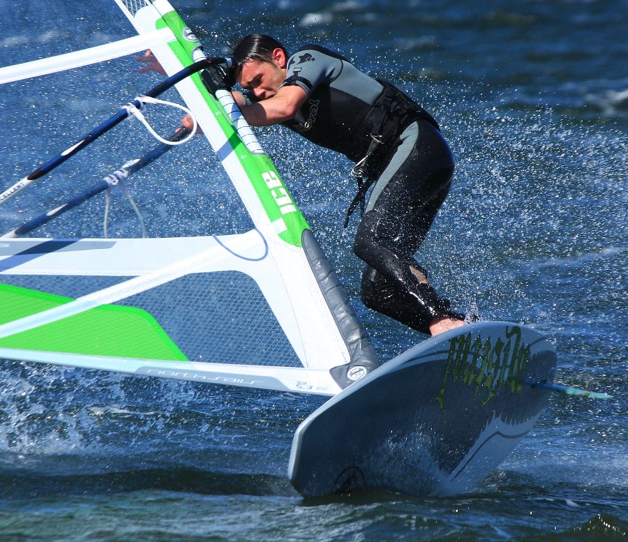 Soce, wiatr, morze, zatoka i plaa, czyli windsurfing i kitesurfing na Pwyspie Helskim