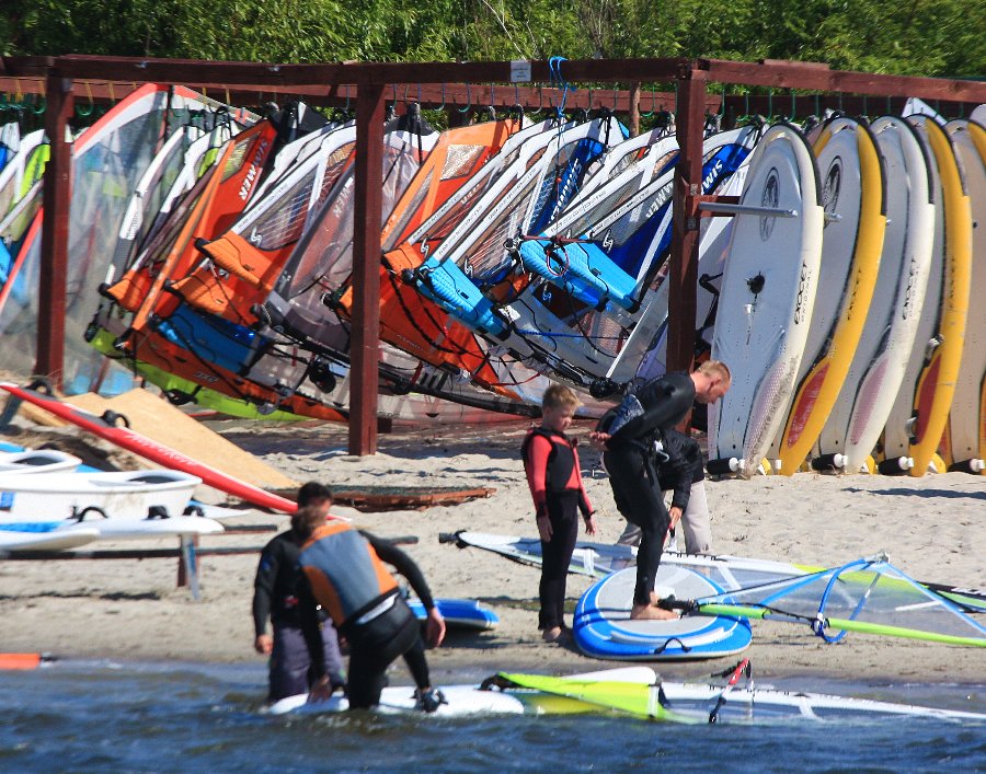 Soce, wiatr, morze, zatoka i plaa, czyli windsurfing i kitesurfing na Pwyspie Helskim