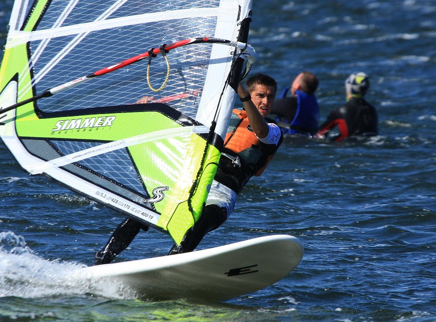 Soce, wiatr, morze, zatoka i plaa, czyli windsurfing i kitesurfing na Pwyspie Helskim