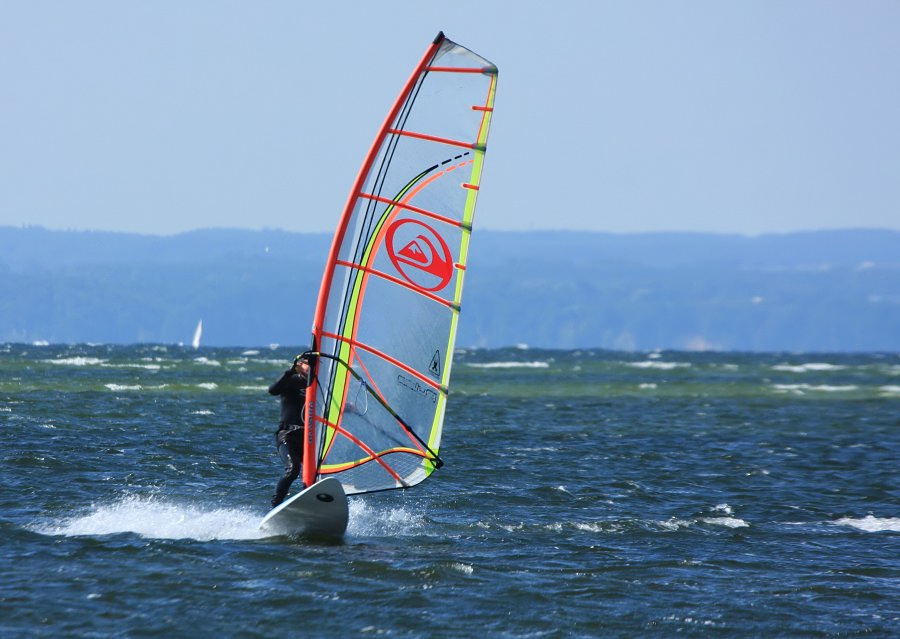 Soce, wiatr, morze, zatoka i plaa, czyli windsurfing i kitesurfing na Pwyspie Helskim