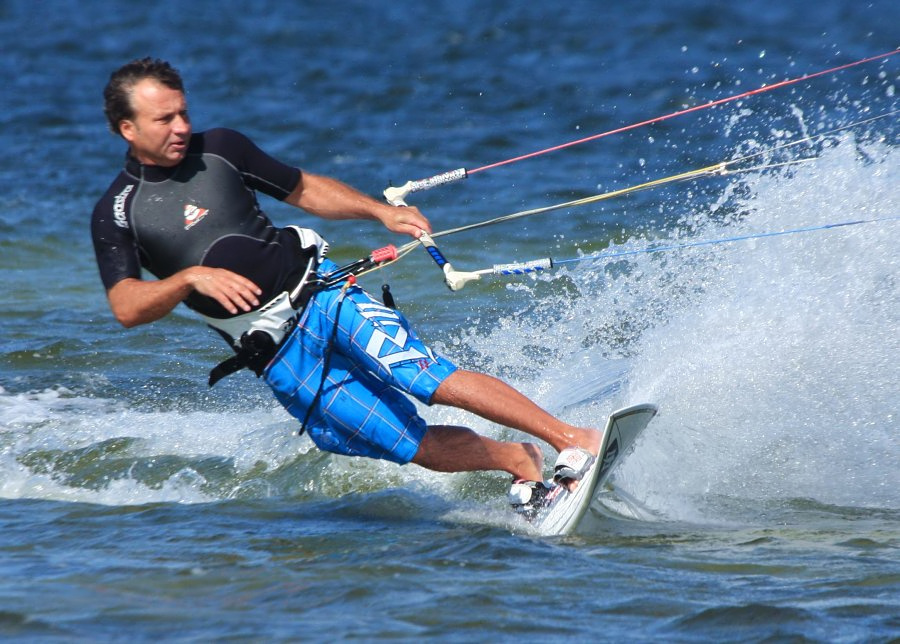 Soce, wiatr, morze, zatoka i plaa, czyli windsurfing i kitesurfing na Pwyspie Helskim