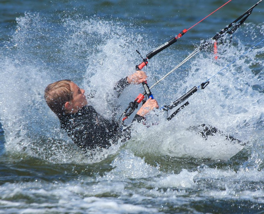 Soce, wiatr, morze, zatoka i plaa, czyli windsurfing i kitesurfing na Pwyspie Helskim