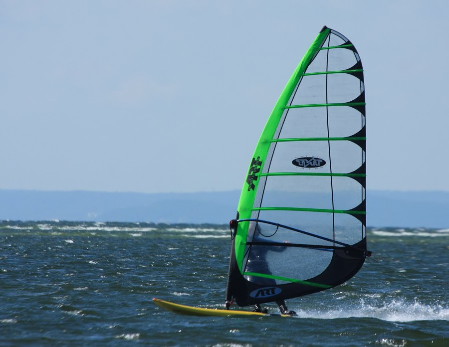 Soce, wiatr, morze, zatoka i plaa, czyli windsurfing i kitesurfing na Pwyspie Helskim