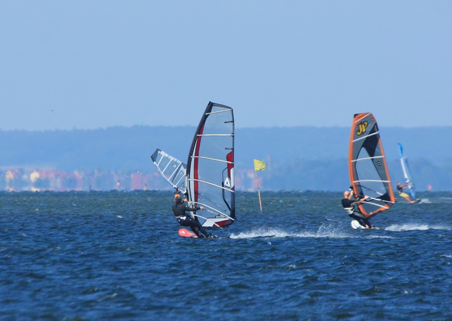 Soce, wiatr, morze, zatoka i plaa, czyli windsurfing i kitesurfing na Pwyspie Helskim