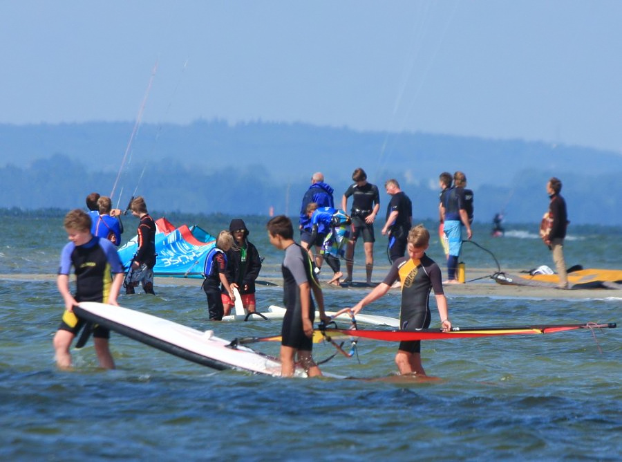 Soce, wiatr, morze, zatoka i plaa, czyli windsurfing i kitesurfing na Pwyspie Helskim