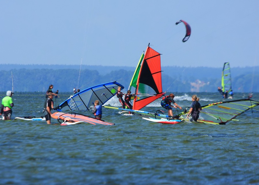 Soce, wiatr, morze, zatoka i plaa, czyli windsurfing i kitesurfing na Pwyspie Helskim