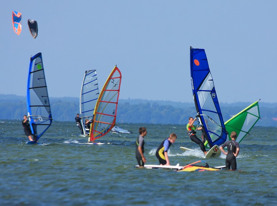 Soce, wiatr, morze, zatoka i plaa, czyli windsurfing i kitesurfing na Pwyspie Helskim