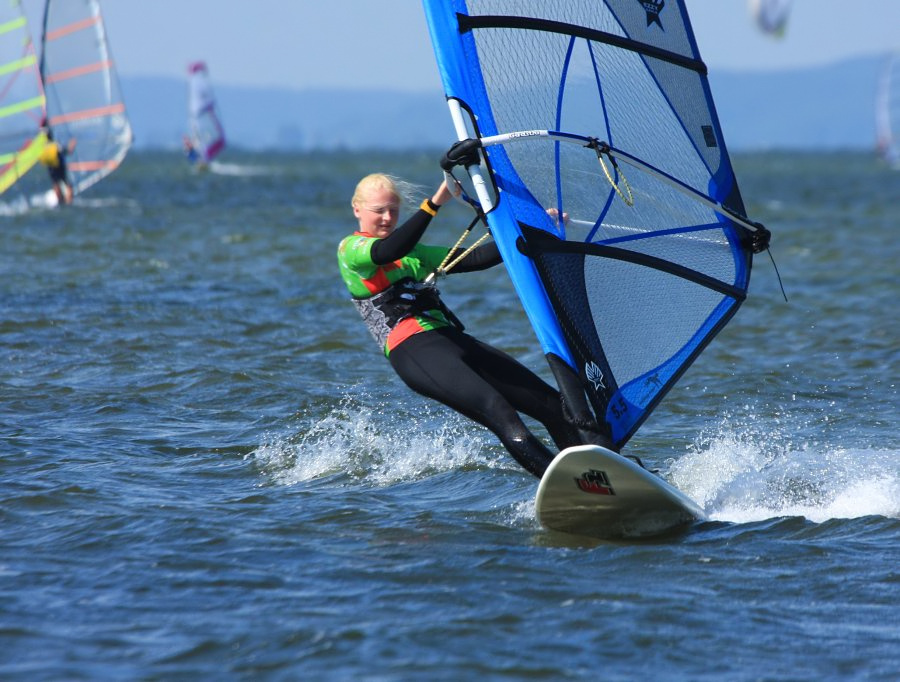 Soce, wiatr, morze, zatoka i plaa, czyli windsurfing i kitesurfing na Pwyspie Helskim