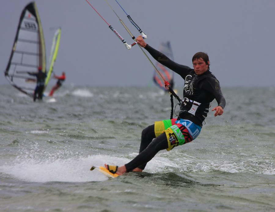 Soce, wiatr, morze, zatoka i plaa, czyli windsurfing i kitesurfing na Pwyspie Helskim