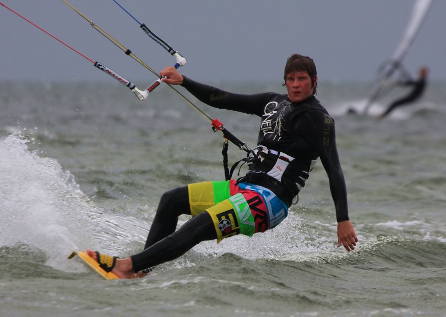 Soce, wiatr, morze, zatoka i plaa, czyli windsurfing i kitesurfing na Pwyspie Helskim