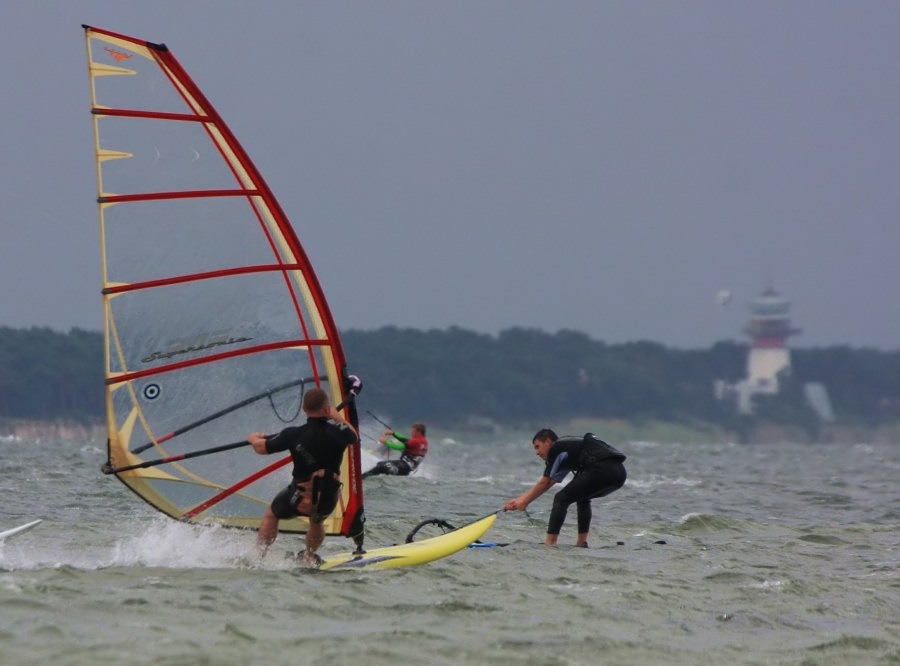 Soce, wiatr, morze, zatoka i plaa, czyli windsurfing i kitesurfing na Pwyspie Helskim