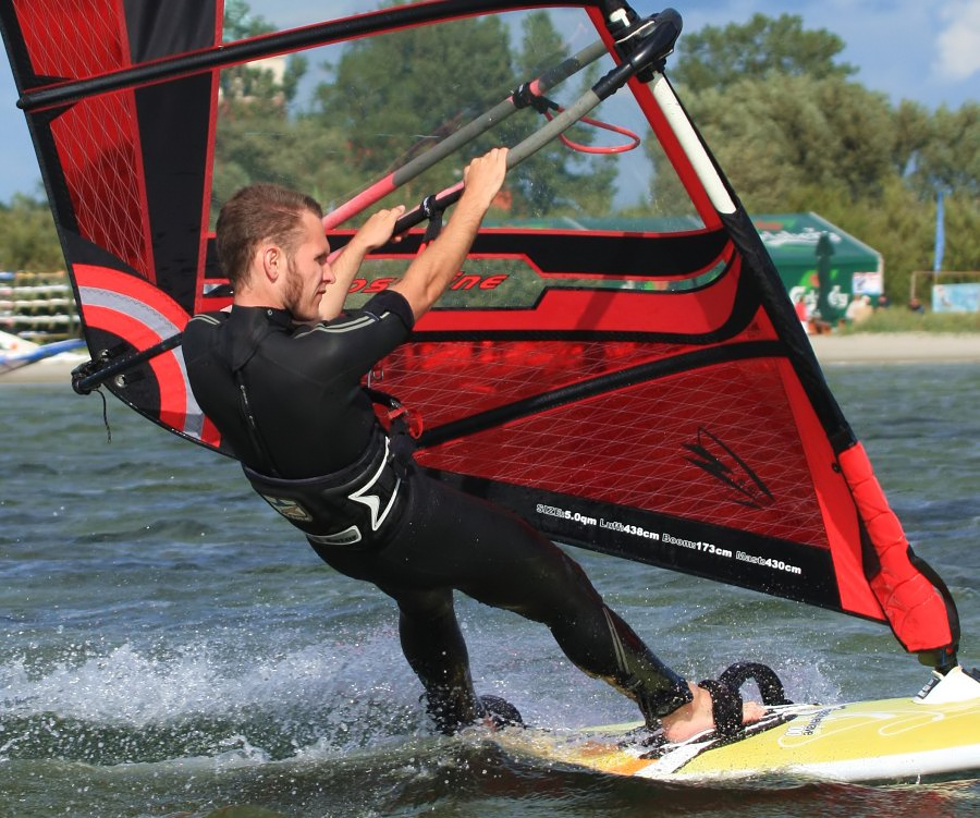 Woda i wiatr, czyli windsurfing i kitesurfing w Jastarni na Pwyspie Helskim