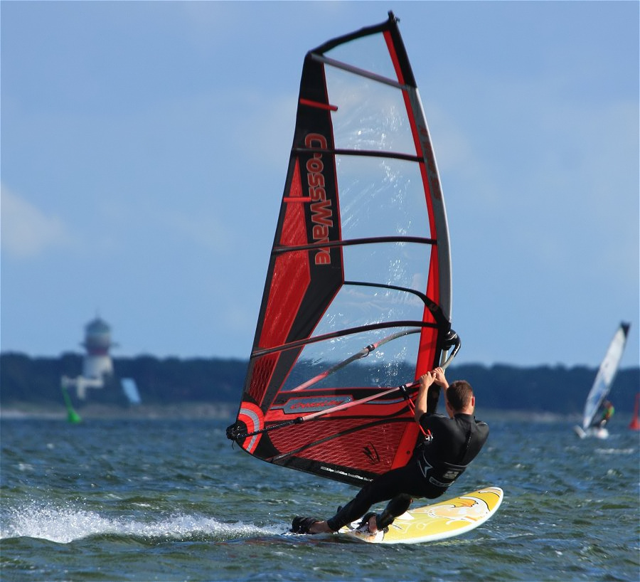 Woda i wiatr, czyli windsurfing i kitesurfing w Jastarni na Pwyspie Helskim