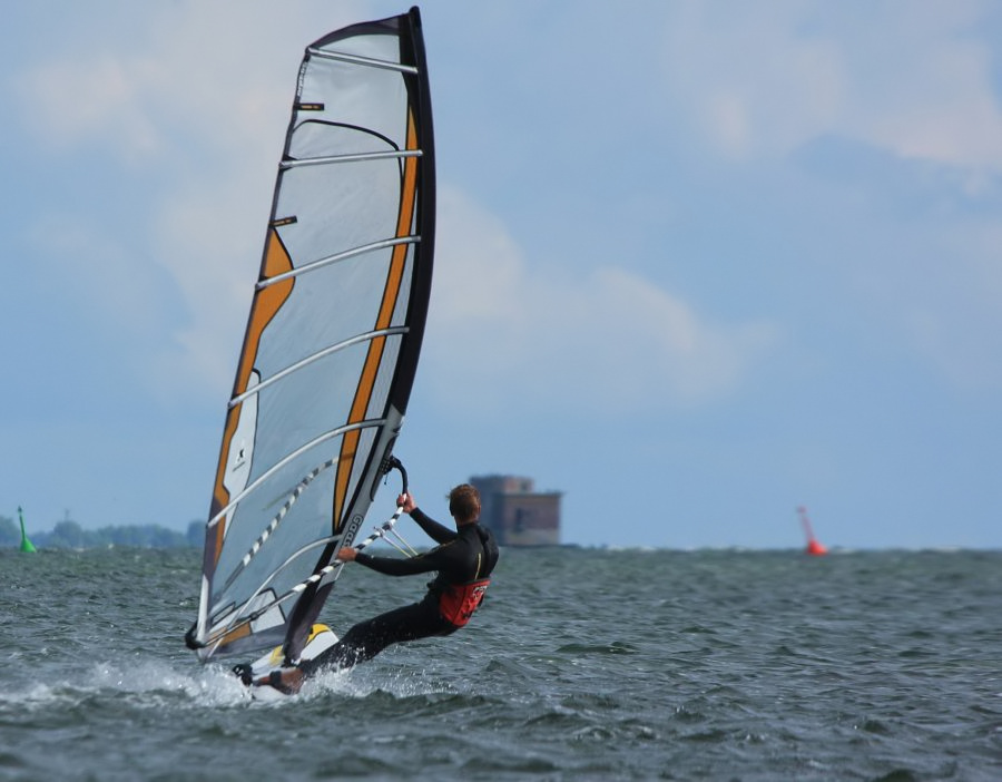 Woda i wiatr, czyli windsurfing i kitesurfing w Jastarni na Pwyspie Helskim