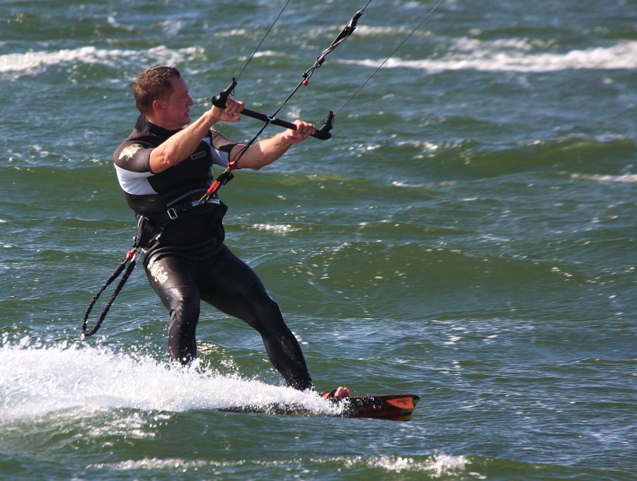 Soce, wiatr i woda, czyli windsurfing i kitesurfing na Pwyspie Helskim