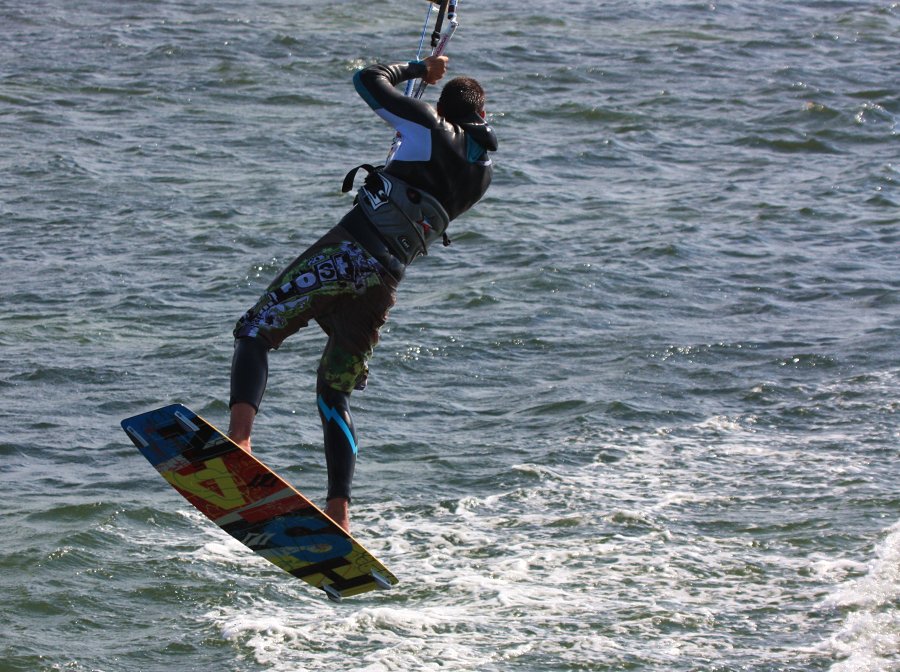 Soce, wiatr i woda, czyli windsurfing i kitesurfing na Pwyspie Helskim