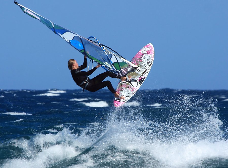 Windsurfing and kitesurfing in El Medano and El Cabezo on Tenerife, Canary Islands