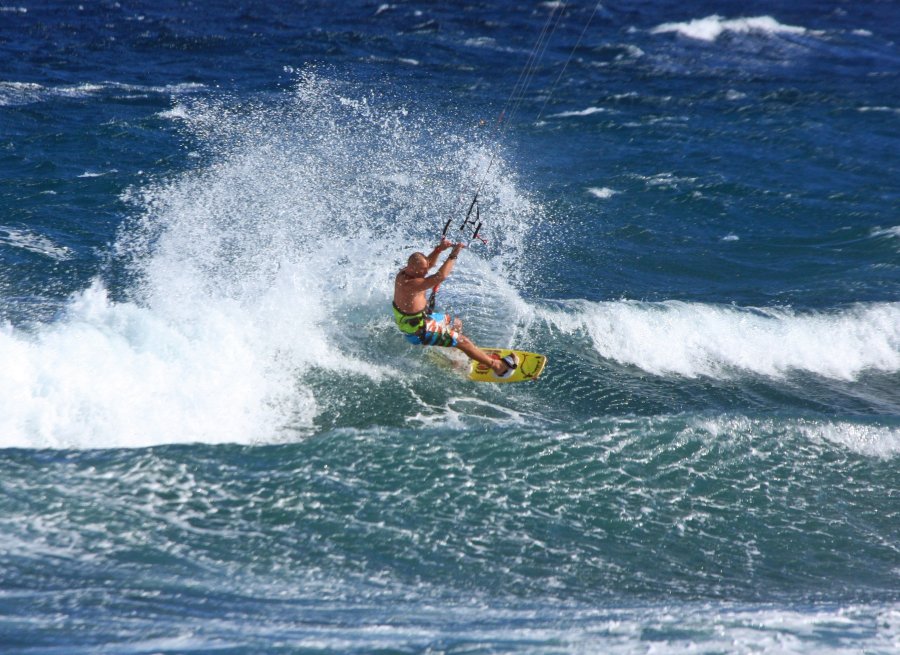 Windsurfing and kitesurfing in El Medano and El Cabezo on Tenerife, Canary Islands